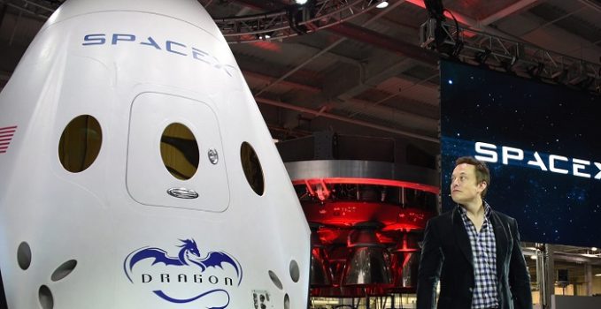 SpaceX CEO Elon Musk introduces SpaceX's Dragon V2